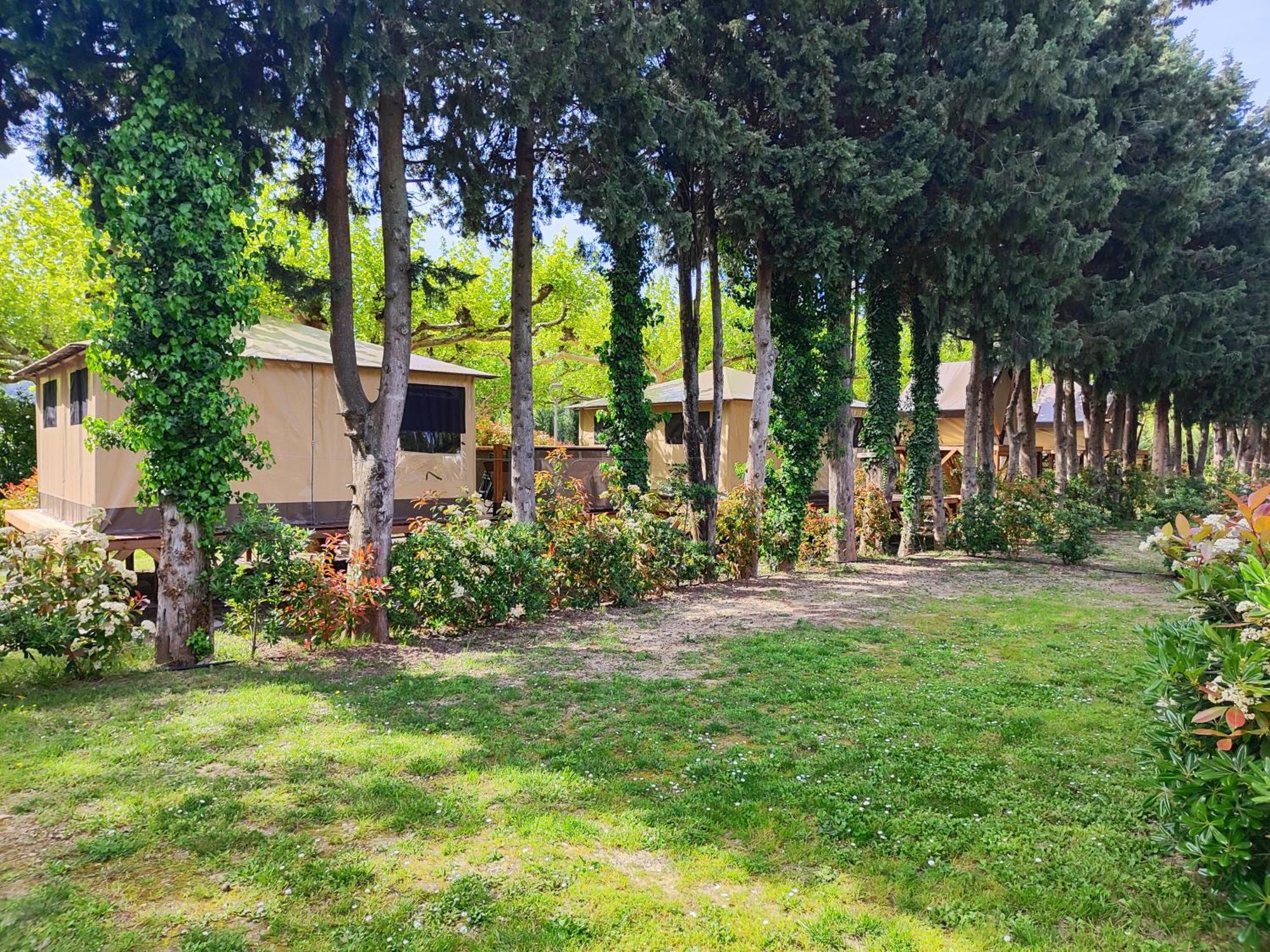 Camping Porte Des Alpilles By M.A Destination Glamping Saint-Étienne-du-Grès Zewnętrze zdjęcie