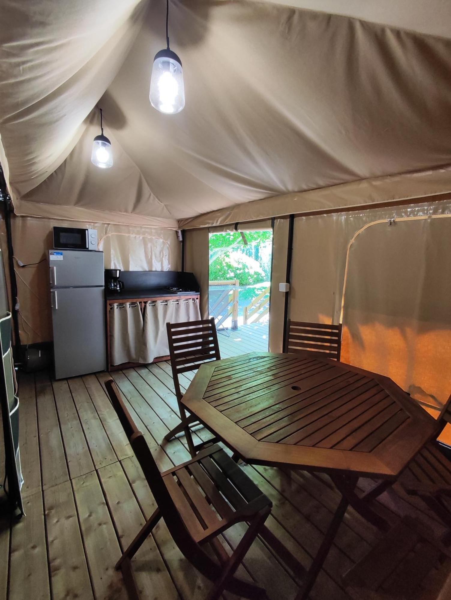 Camping Porte Des Alpilles By M.A Destination Glamping Saint-Étienne-du-Grès Zewnętrze zdjęcie