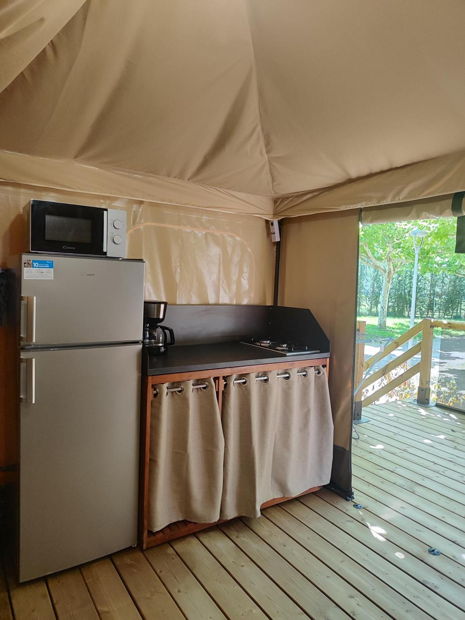 Camping Porte Des Alpilles By M.A Destination Glamping Saint-Étienne-du-Grès Zewnętrze zdjęcie