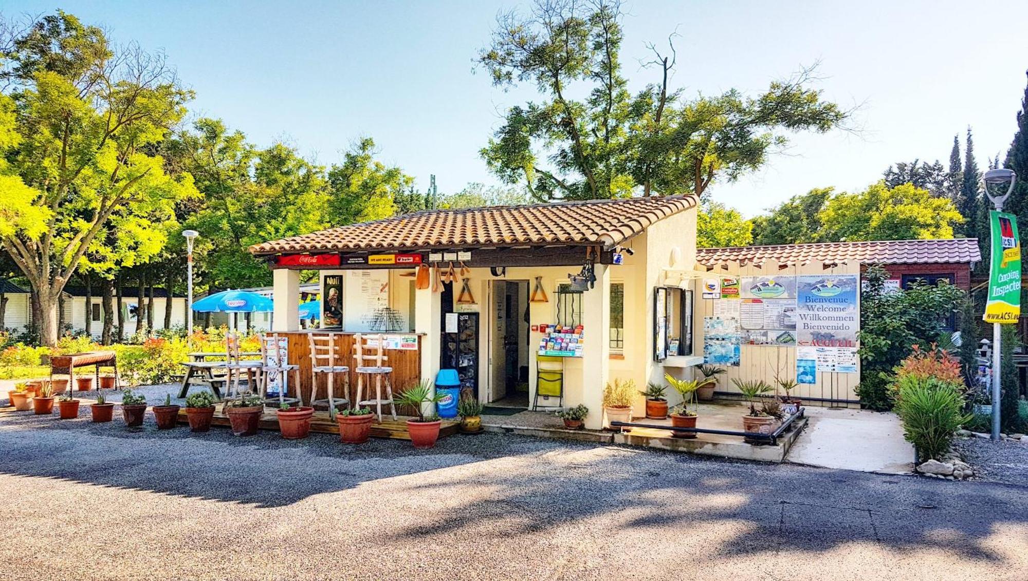 Camping Porte Des Alpilles By M.A Destination Glamping Saint-Étienne-du-Grès Zewnętrze zdjęcie