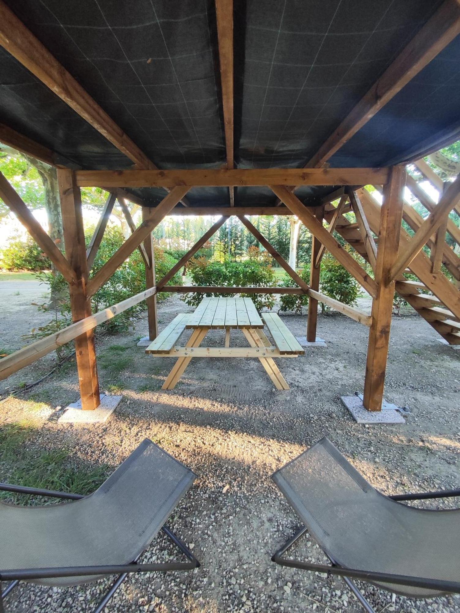 Camping Porte Des Alpilles By M.A Destination Glamping Saint-Étienne-du-Grès Zewnętrze zdjęcie