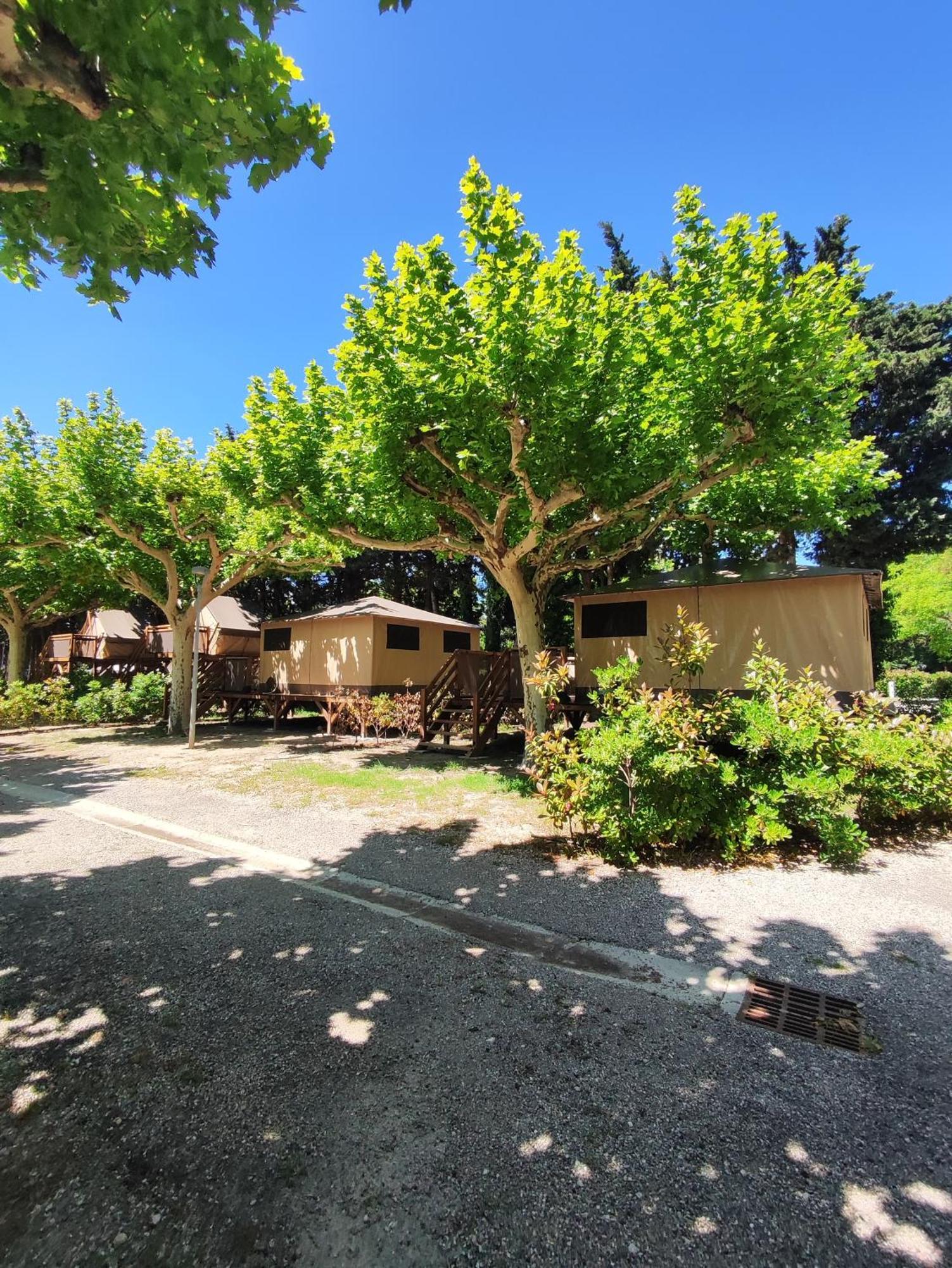 Camping Porte Des Alpilles By M.A Destination Glamping Saint-Étienne-du-Grès Zewnętrze zdjęcie