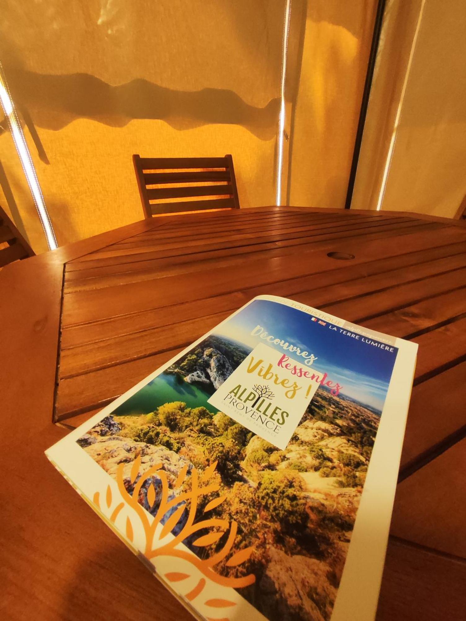 Camping Porte Des Alpilles By M.A Destination Glamping Saint-Étienne-du-Grès Zewnętrze zdjęcie