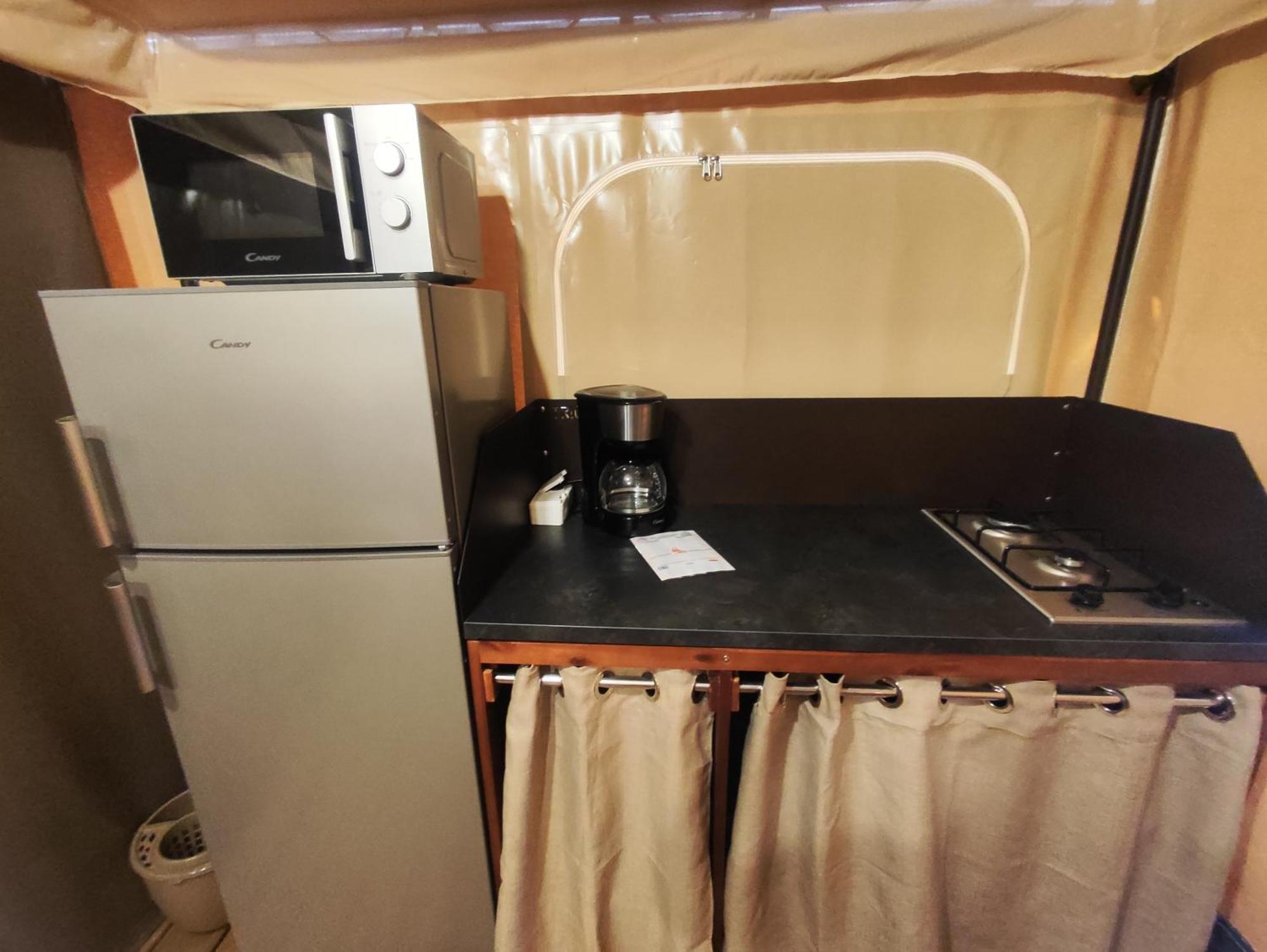Camping Porte Des Alpilles By M.A Destination Glamping Saint-Étienne-du-Grès Zewnętrze zdjęcie